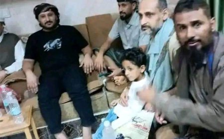 عاجل :شاهد اول صورة..لحظة وصول وفد قبلي إلى داخل منزل إبراهيم البكري في عدن 