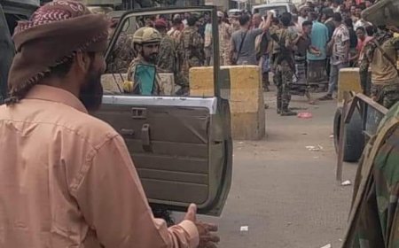 عاجل: هكذا يبدوا الوضع الان أمام بوابة السجن المركزي في عدن قبل تنفيذ حكم الإعدام بحق حسين هرهرة