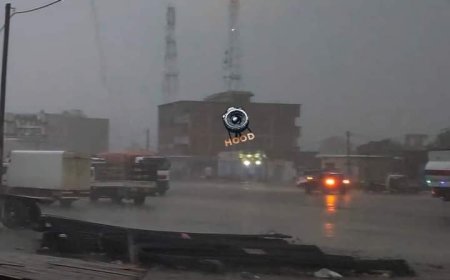 عاجل: شاهد صورة..صاعقة رعدية تضرب برج إتصالات في الحديدة