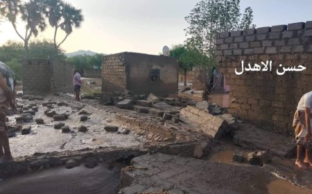 عاجل :تبدو قبل قليل إحدى القرى بزبيد في الحديدة بعد أن دمرتها السيول الجارفة (صور مفزعة)