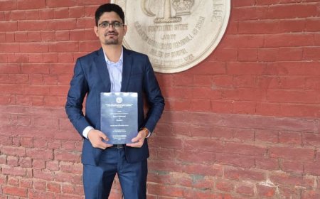 الدكتوراه بامتياز للباحث حاتم باعباد في الكيمياء غير العضوية من الهند