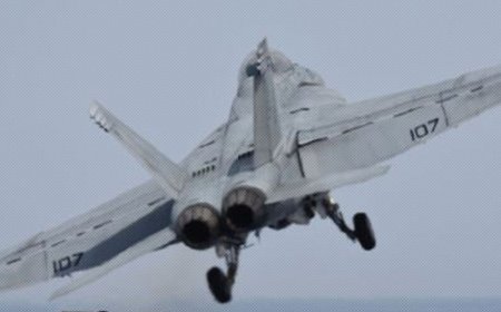 طيران التحالف الغربي بشن غارة على مواقع حوثية في الحديدة ..