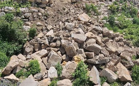 عاجل: انهيار الجدار الساند لأشهر الطرق في يافع(صورة أولية)