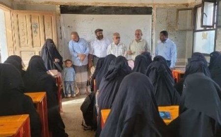 القاضي وبكري يتفقدان مدارس حيس في بداية العام الدراسي ويشددان على ضرورة الالتزام بالدوام..