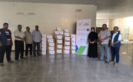 الجمحي يدشن مشروع المساعدات الدوائية لتوفير كميات من الأدوية لدعم مراكز الاستجابة الفورية ومراكز علاج الكوليرا للمديريات عبر كلستر الصحة بتمويل من مؤسسة صلة للتنمية