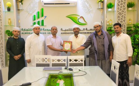 وحدة النظافة والتحسين بمديرية تريم يكرم السيد عبدالله احمد مولى الدويلة نظير دعمه للصندوق