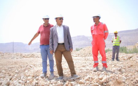 وكيل المحافظة يتفقد مشروع تشغيل آبار حقل جثمة بسيئون بمنظومة الطاقة الشمسية 