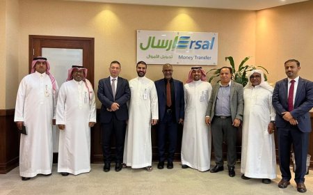 المدير التنفيذي لبنك الكريمي يزور شركة إرسال لتحويل الأموال في السعودية