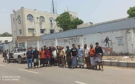 عاجل: وقفة احتجاجية عقب سطو على محل لبيع الذهب والمجوهرات في عدن (صورة)