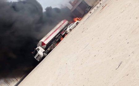 حصري وإنفراد..سبب الحريق الذي اندلع بالقاطرة المحملة ماوزت لكهرباء عدن في شبوة 