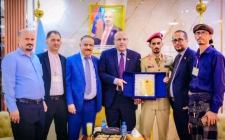 الكثيري يكرّم الملازم العبدلي لحصوله على المرتبة الأولى في العلوم العسكرية بالإمارات..