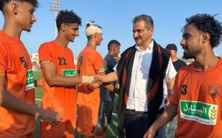 وزير الدولة محافظ عدن (لملس ) يشهد مباراة التلال وشمسان..