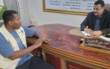 خلال لقائه بممثل مؤسسة إنجاز للتنمية..مدير عام المنصورة يناقش تنفيذ مشروع الحماية الإجتماعية بالمديرية..