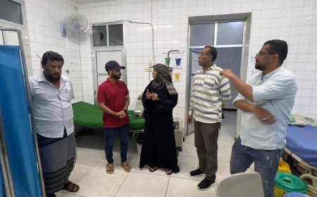 بن جرادي يتفقد النوبة الليلة بمجمع الميدان ويثني على دور شركة عدن للصرافة