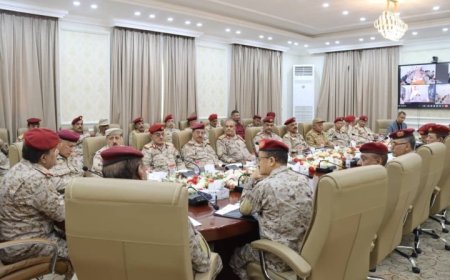 الفريق الداعري يرأس اجتماعا موسعا لقيادات وزارة الدفاع وهيئة الأركان العامة وقادة المناطق ..