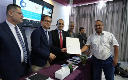 الوزير بحيبح يكرم مكتب وزارة الصحة و السكان بحضرموت الساحل في حفل اشهار واعتماد الاستراتيجية الوطنية لجودة الرعاية الصحية الأولية باليمن في عدن