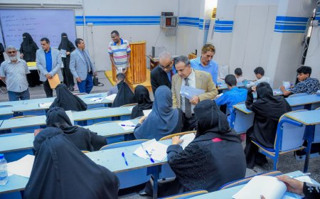 رئيس جامعة عدن يتفقد سير امتحانات المفاضلة بكليتي الصيدلة والتمريض