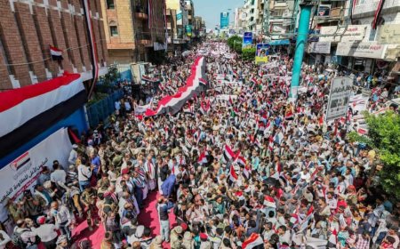 تعز: مسيرة مليونية حاشدة تؤكد على خيار المقاومة لاستعادة الدولة ..