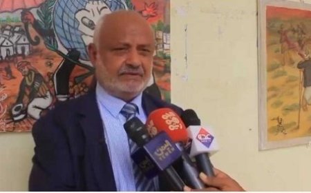 محافظ الحديدة  يفتتح المعرض الفني الأول في جامعة الحديدة بالخوخة..