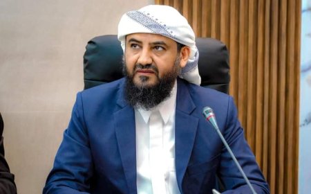 عضو الرئاسي المحرمي يوجّه بمنع تحصيل أي جبايات غير قانونية في جميع النقاط الأمنية والعسكري..