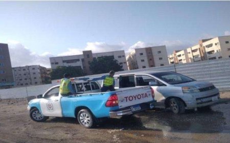 شرطة السير بعدن تعلن عن تنفيذ حملة مرورية لضبط السيارات المخالفة..