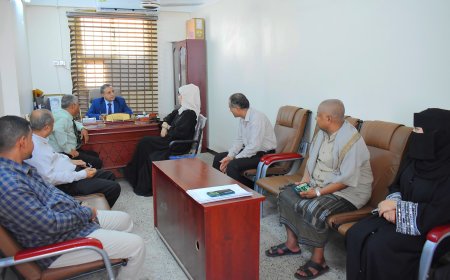 رئيس جامعة عدن يطلع على استعدادات كلية الإعلام لعقد ورشة تقييم برنامج الدراسات العليا