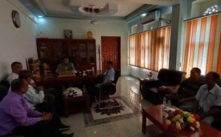 وزير التربية والتعليم يلتقي بنقابة المعلمين الجنوبيين ويؤكد وقوفه معهم وانصاف المعلم..