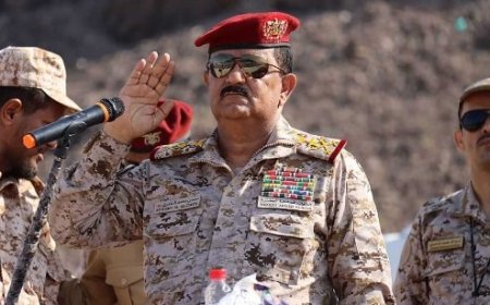 وزير الدفاع يشهد حفل تخرج الدفعة الثانية حماية منشآت.
