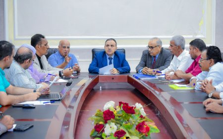 رئيس جامعة عدن يطلع على التقرير العام للجنة التصنيف