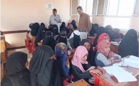 الأجعش والهنبيق يسلمان حقيبة تعليمية وأخرى ترفيهية لمدرسة 22 مايو بالحيمة الساحلية..