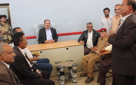 محافظ الضالع يشرف على تسليم موقع مشروع تجهيز وتأثيث كلية المجتمع