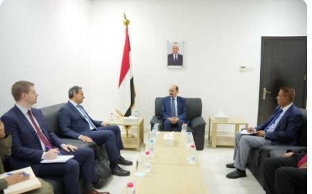 الوزير الزنداني يناقش مع مسؤول أممي التحديات التي تواجه الملاحة الدولية ..