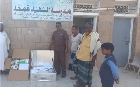 مدير تربية الحديدة يدشّن توزيع الحقائب التعليمية والترفيهية لتعزيز جودة التعليم بالمحافظة ..