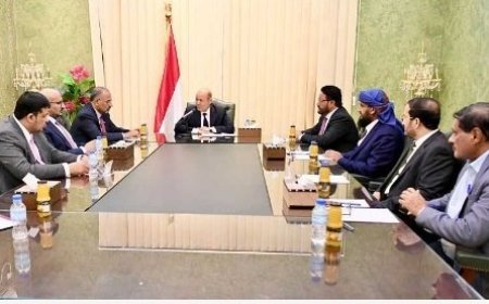 مجلس القيادة الرئاسي مجتمعا لبحث الأوضاع والمستجدات اليمنية..