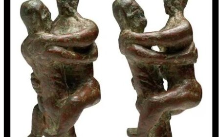 عرض تمثال يمني عمره 2200 عام للبيع في مزاد بلندن..