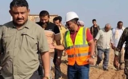 السلطة المحلية في الحديدة تتفقد مشروعي كهرباء الطاقة الشمسية في مديريتي الخوخة وحيس..