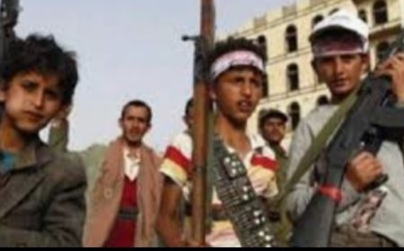 مليشيات الحوثي تخضع طلاب الثانوية للتدريب وتعليم فنون القتال في صنعاء..