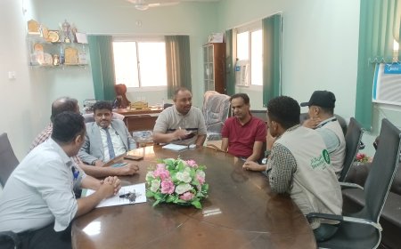 مكتب وزارة الصحة والسكان بحضرموت الساحل يناقش مع جمعية العون المباشر الكويتية تدخلاتهم في القطاع الصحي بالمحافظة