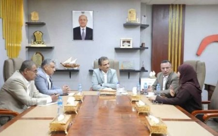 تربية العاصمة عدن تثمّن دعم السلطة المحلية وتطالب بصرف المرتبات وإعاد هيكلة الأجور..