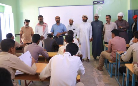 رئيس لجنة الشؤون الاجتماعية بالمجلس المحلي بمديرية القطن ومدير التربية يدشنان الإختبارات الفصلية لعدد من مدارس المديرية