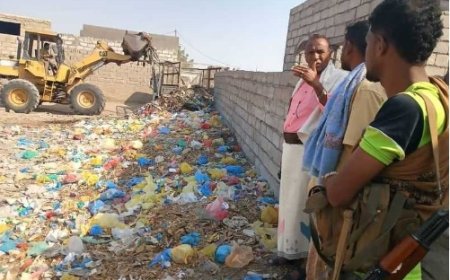 تدشين حملة نظافة لمكافحة البعوض ورفع المخلفات في الخوخة..