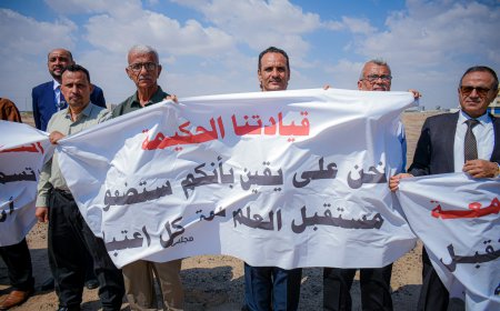 مجلس جامعة عدن ينظم وقفة احتجاجية في أرض الحرم الجامعي المعتدى عليها