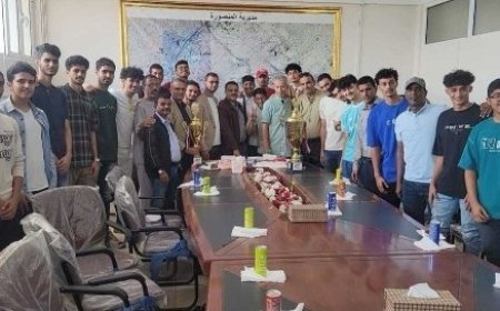 لتتويجهم كأس البطولة على مستوي أندية العاصمة عدن.. *"الداؤودي" يكرم أبطال الفريق الأول والشباب لكرة الطائرة بنادي أهلي عدن..