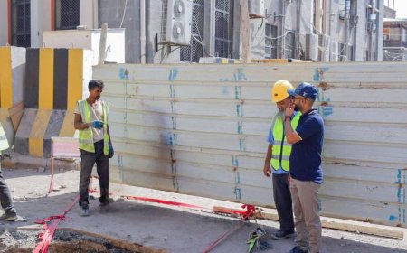 بن جرادي يطلع على مشروعي تأهيل مجمع القطيع الصحي وتصريف مياه الامطار بالمديرية 