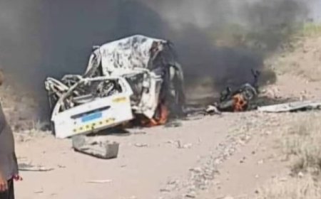 طيران مسير غير معروف يقتل عناصر حوثية على متن حافلة في الحديدة....