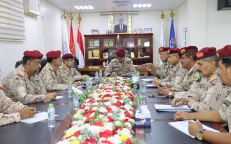 اجتماع عسكري في العاصمة عدن لمناقشة تعزيز جاهزية القوات المسلحة..