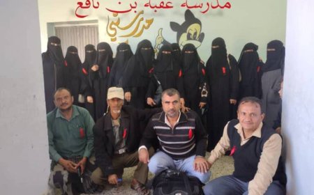 معلمو تعز يواصلون إضرابهم عن العمل...