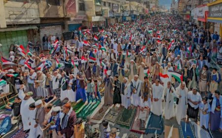 دعما لغزة وابتهاجا بانتصار ثورة سوريا عشرات الآلاف يتظاهرون في تعز ..