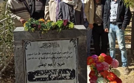 رئيس مركزية  الاشتراكي يزور ضريح الشهيد جار الله عمر الامين العام المساعد للحزب الاشتراكي اليمني..