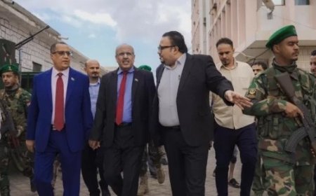 الكثيري والخبجي يتفقدان سير العمل بمؤسسة 14 أكتوبر للصحافة والطباعة والنشر...